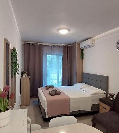 Stay With Oleg C17 파라림니 외부 사진